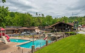 Brookside Lodge - Gatlinburg - On The River